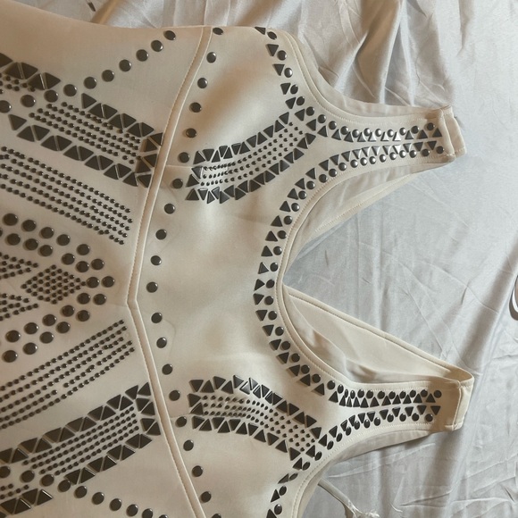 Bebe Studded Bodycon Mini Dress White Geometric Stud Sleeveless Club Size M - Picture 4 of 8
